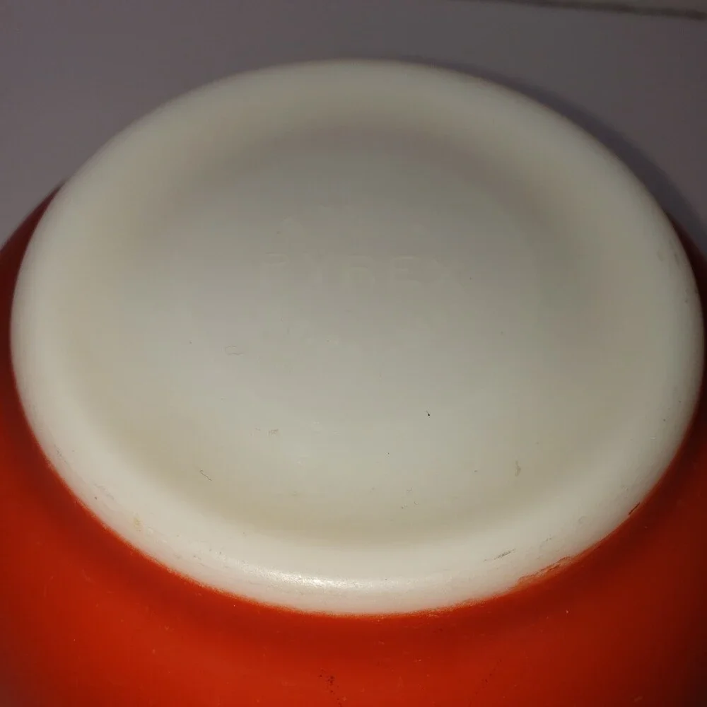 Pyrex vintage orange